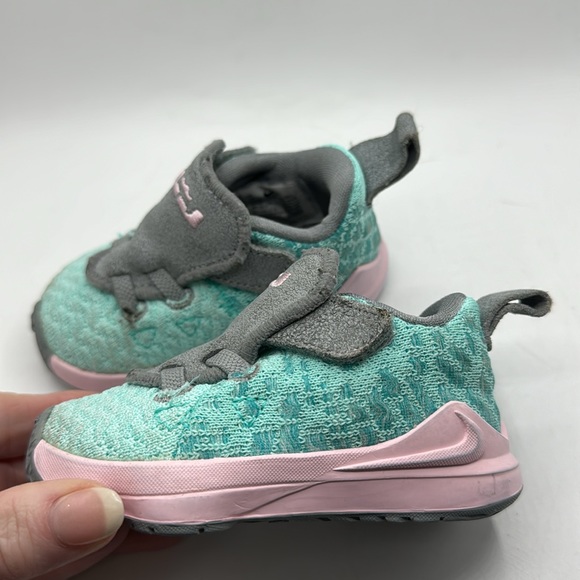 Toddler NIKE Lebron 17 South Beach Shoes - Picture 1 of 9